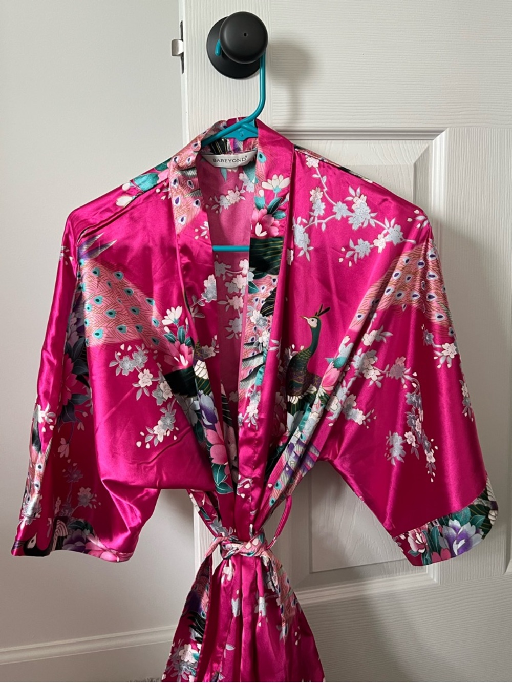 ◻️BABEYOND: Women’s M, pink kimono style bathrobe w/peacock accent, preowned◻️ - Picture 5 of 14